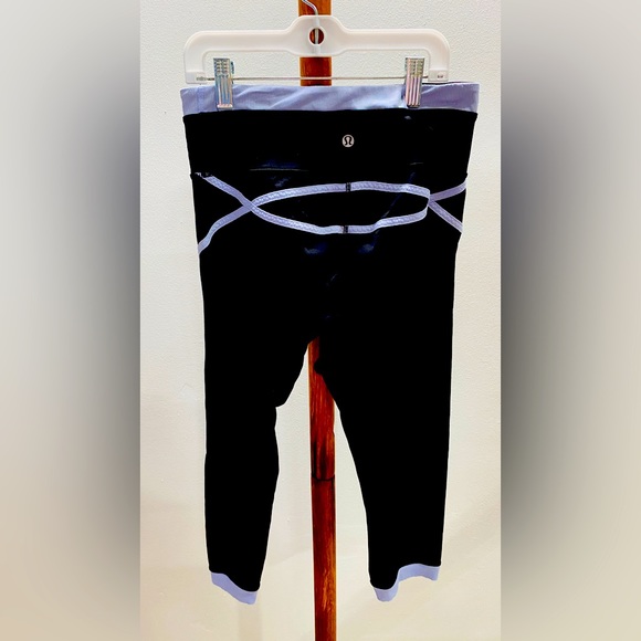 Lululemon Capri Size 6 - Picture 2 of 3
